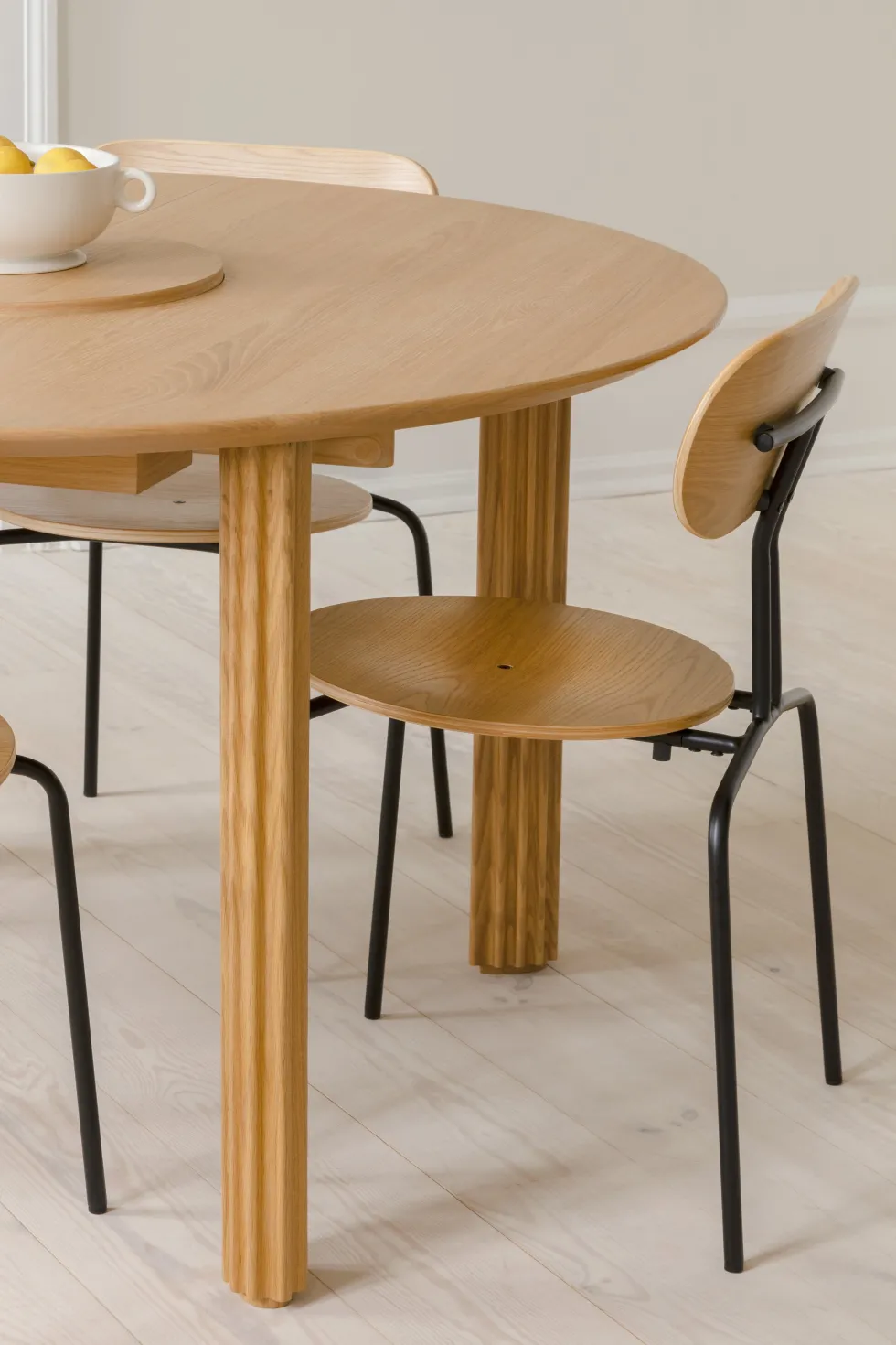 Table extensible en chêne naturel 132/202 x 74 cm Comfort Circle - UMAGE