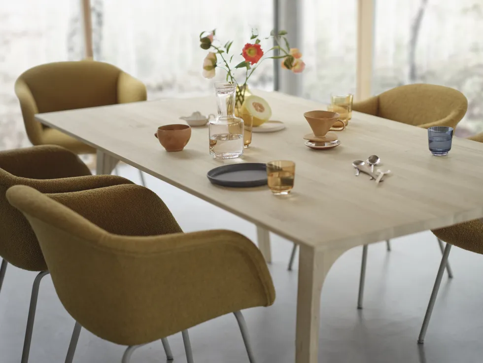 Table à mager avec rallonge en chêne foncé huilé 205x100cm Earnest - Muuto