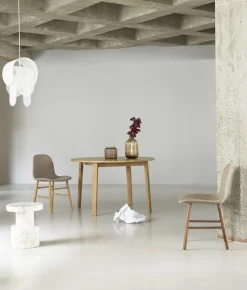Table à manger carrée en chêne et lino gris 120 x 120 cm Form - Normann Copenhagen