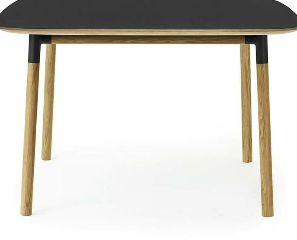 Table à manger carrée en chêne et lino noir 120 x 120 cm Form - Normann Copenhagen
