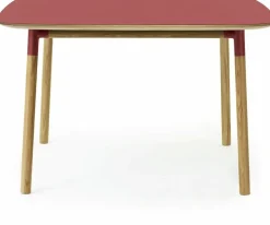Table à manger carrée en chêne et lino rouge 120 x 120 cm Form - Normann Copenhagen