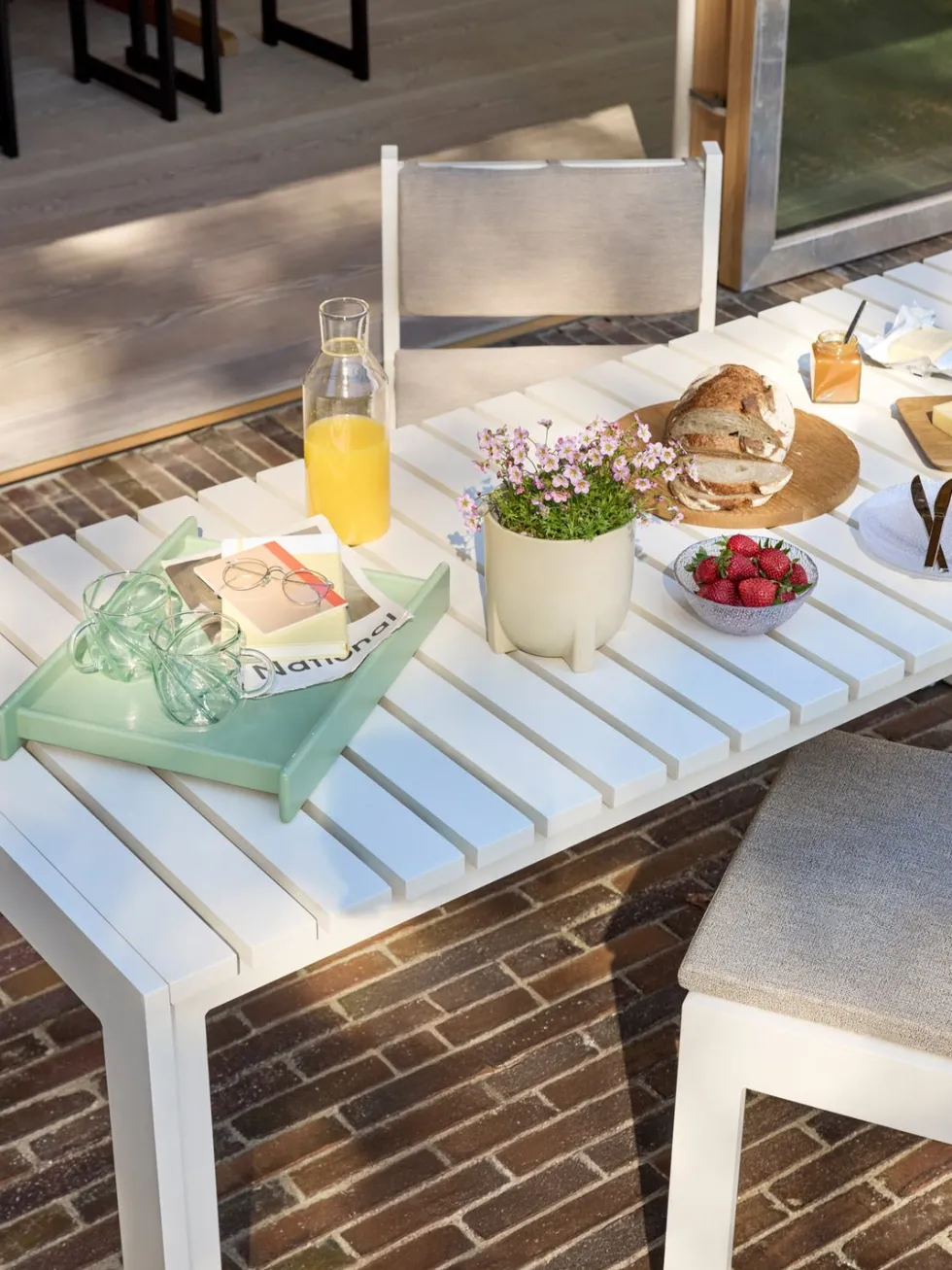 Table à manger de jardin rectangulaire en acier beige 191x80x76cm Haus - Hübsch