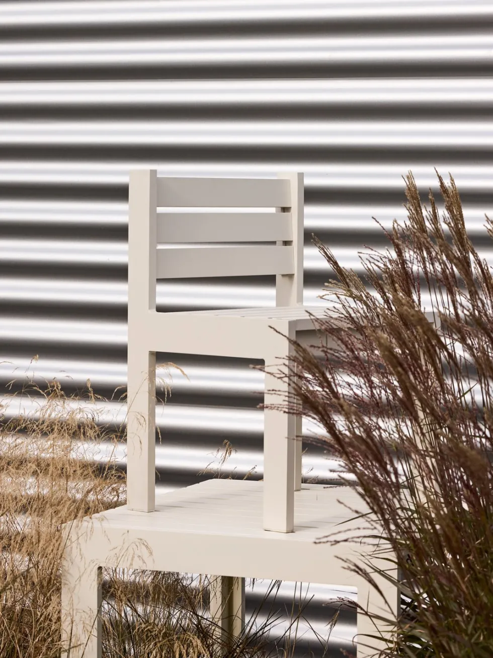 Table à manger de jardin rectangulaire en acier beige 89x80x76cm Haus - Hübsch