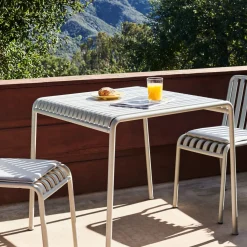 Table à manger d'extérieur en métal anthracite 82,5x90cm Palissade - HAY