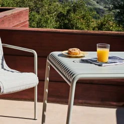 Table à manger d'extérieur en métal gris 82,5x90cm Palissade - HAY