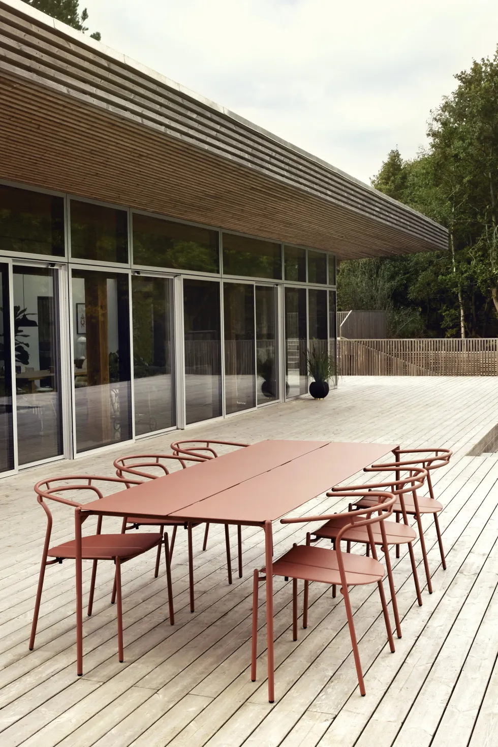 Table à manger en acier taupe 240 x 90 cm Novo - AYTM