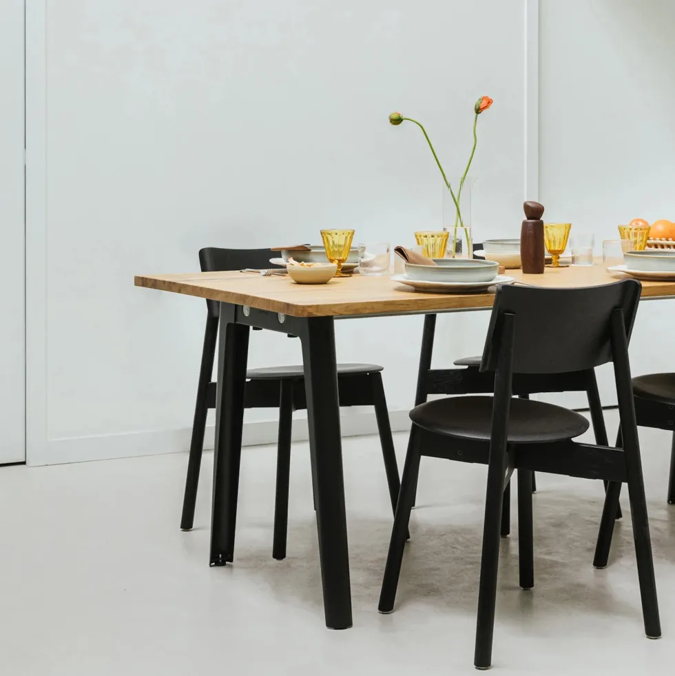 Table à manger en bois ancien et piètement en acier noir 190 x 95 x 75 cm New modern - TIPTOE
