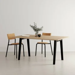 Table à manger en chêne éco-certifié 160 x 95 cm piètements noirs New Modern - Tiptoe