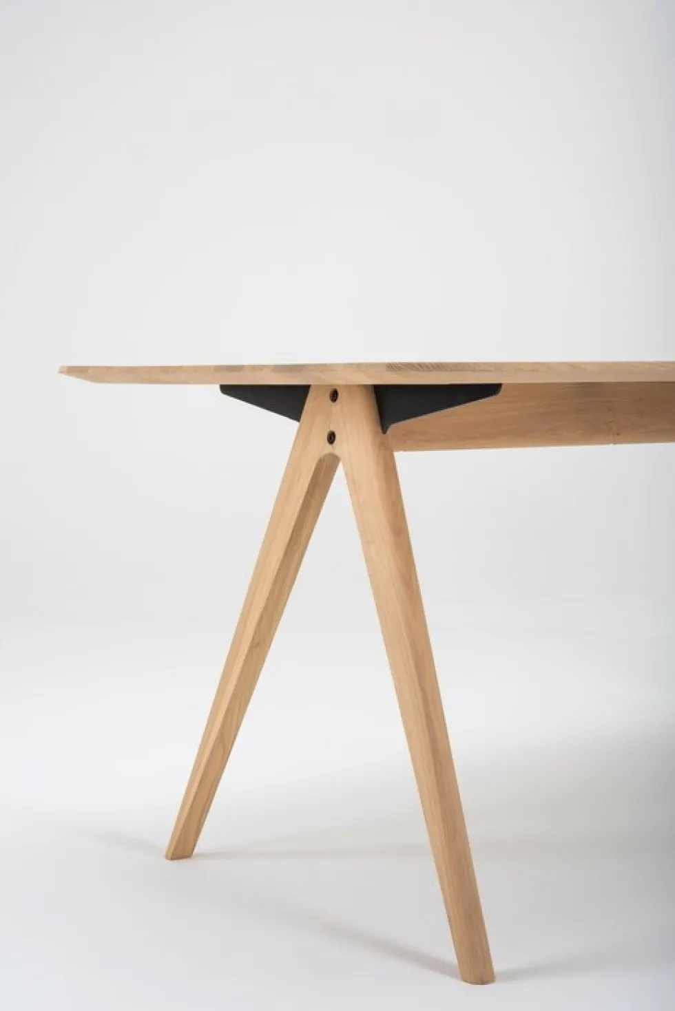 Table à manger en chêne 180 x 90 cm Ava - Gazzda