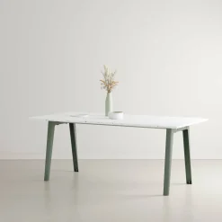 Table à manger en plastique recyclé blanc 190 x 95 cm piètements gris eucalyptus New Modern - Tiptoe