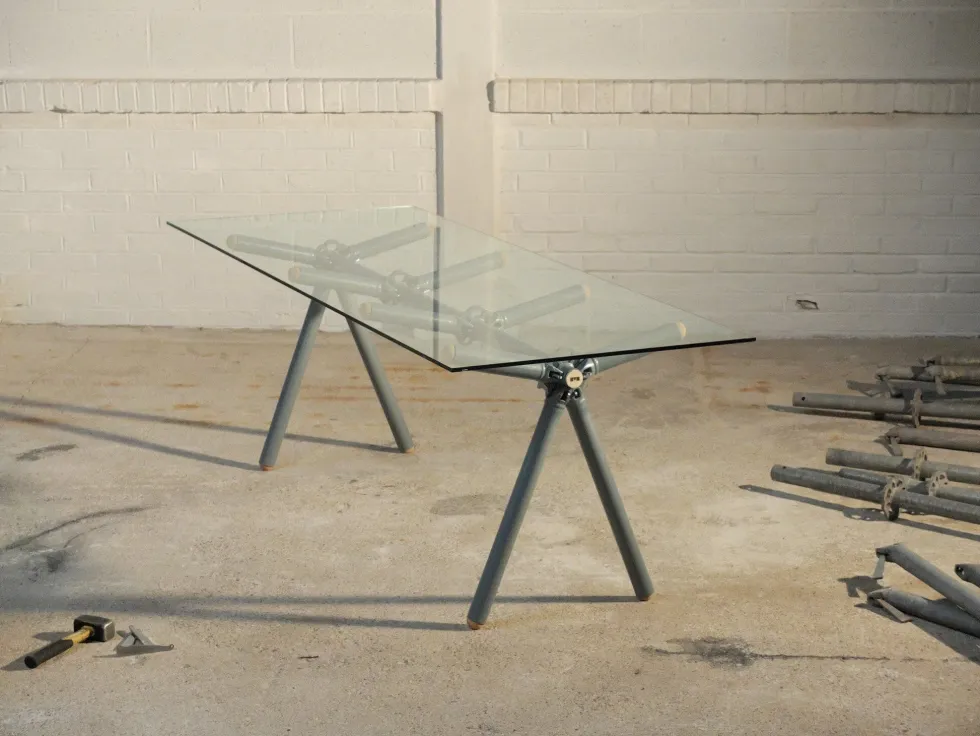 Table à manger en verre et structure en échafaudage kaki 250cm Clavex - Maximum