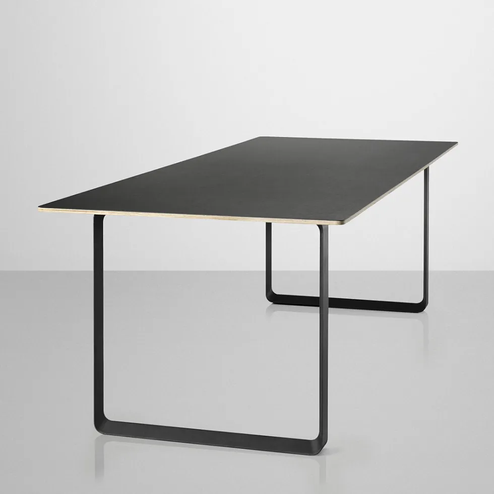 Table noire piétement noir 225 cm 70-70 - Muuto