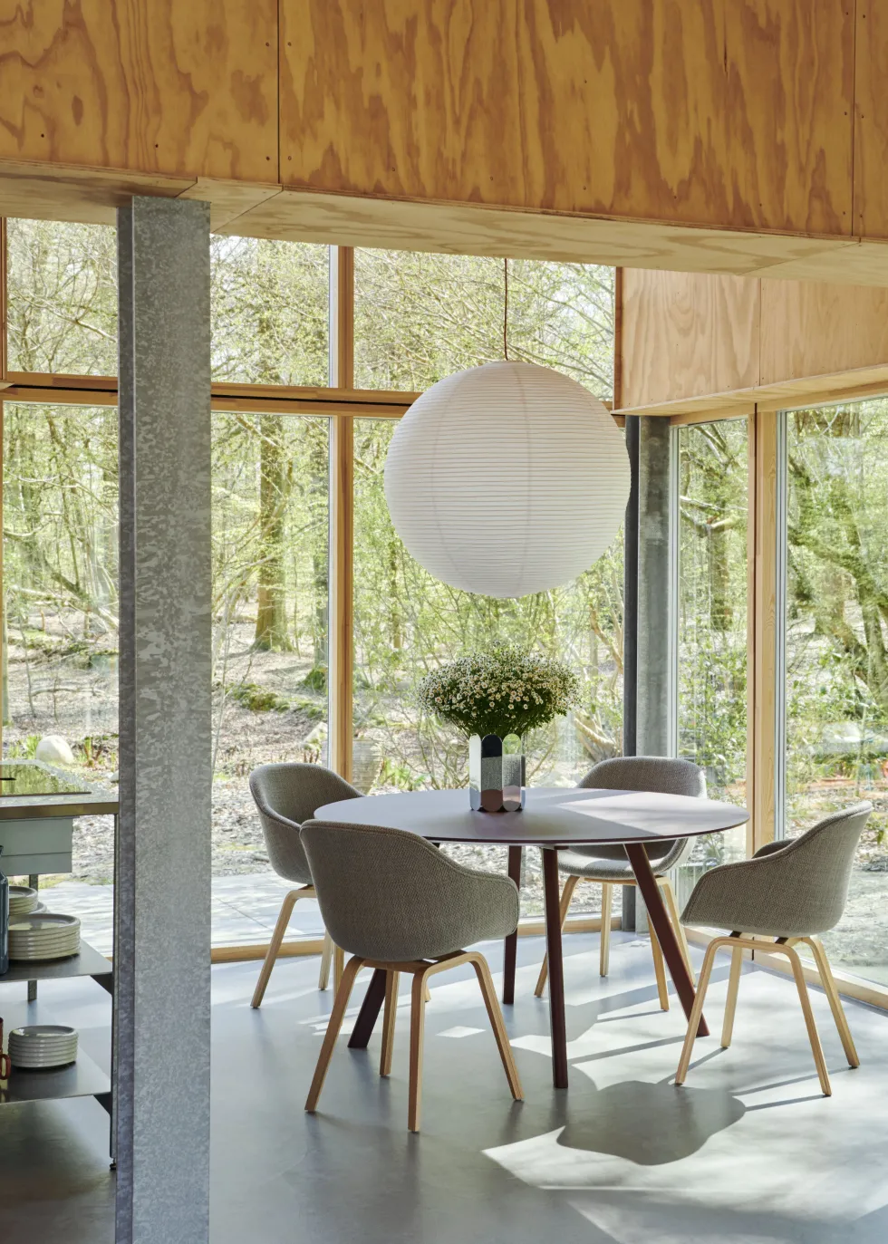Table ronde en bois de chêne laqué et linoléum bordeaux 140x74cm CPH 25 2.0 - Hay