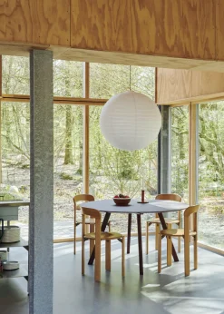 Table ronde en bois de chêne laqué et linoléum bordeaux 140x74cm CPH 25 2.0 - Hay