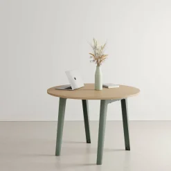 Table ronde en chêne éco-certifié D110 x 75 cm piètements gris eucalyptus New Modern - Tiptoe