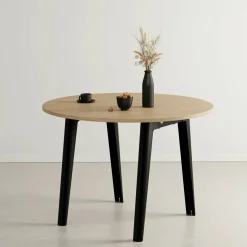 Table ronde en chêne éco-certifié D110 x 75 cm piètements noirs New Modern - Tiptoe