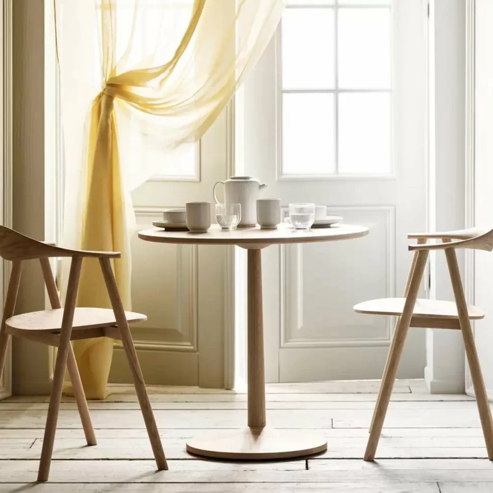 Table ronde en chêne laqué 75 cm Turned - Bolia