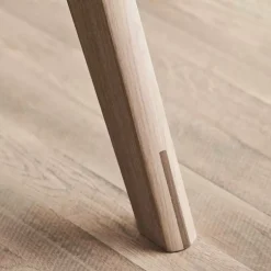 Table ronde en chêne massif huilé 123,5 cm New Mood - Bolia