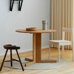 Table ronde en chêne naturel 75 cm Trefoil - Form & Refine