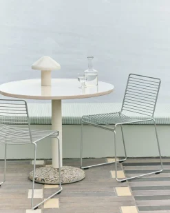 Table ronde en céramique blanc chaud 90x74cm - Hay