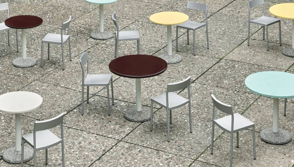 Table ronde en céramique bordeaux 70x73cm - Hay
