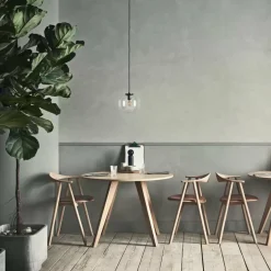 Table ronde en noyer massif huilé 100 cm New Mood - Bolia