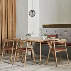 Table ronde en noyer massif huilé 123,5 cm New Mood - Bolia