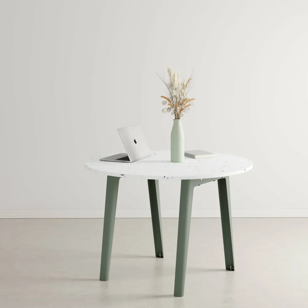 Table ronde en plastique recyclé blanc D108 x 75 cm piètements gris eucalyptus New Modern - Tiptoe