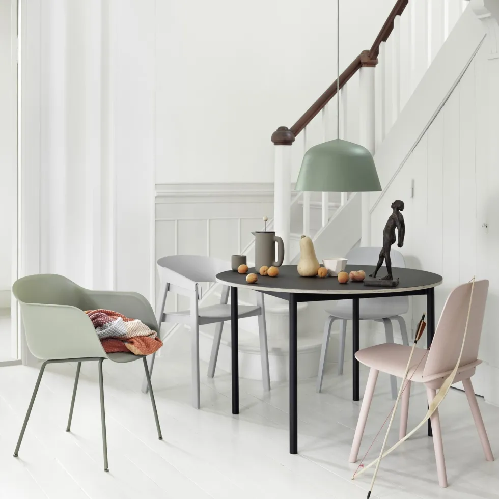 Table ronde noire piétement blanc 110 cm Base - Muuto
