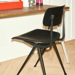 Table 140 x 65 cm en chêne solide fumé et acier noir Pyramid 01 - HAY