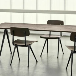 Table 140 x 65 cm en chêne solide fumé et acier noir Pyramid 01 - HAY