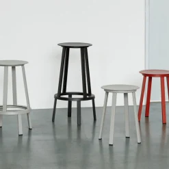 Tabouret de bar 75cm en aluminium gris Revolver - HAY