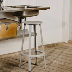 Tabouret de bar 75cm en aluminium gris Revolver - HAY