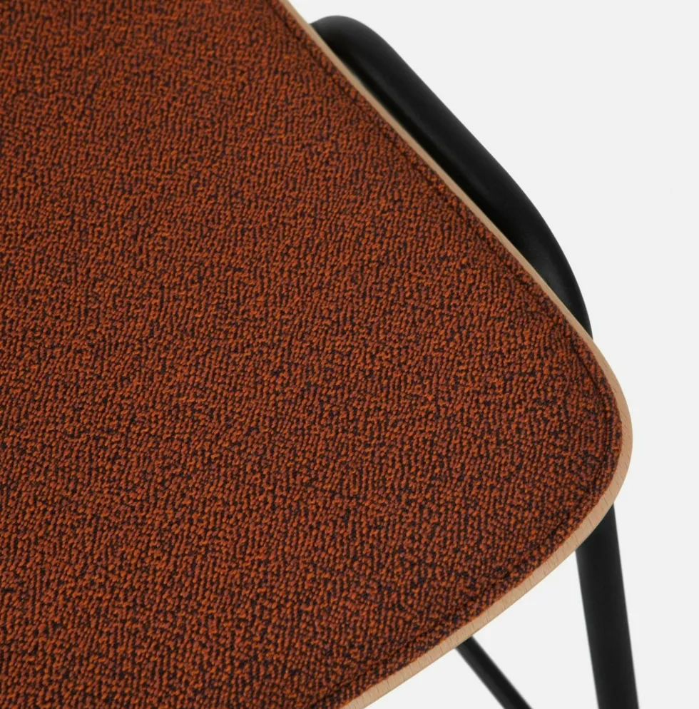 Tabouret de bar 65 cm en tissu rouge et cadre noir Touchwood - Hem