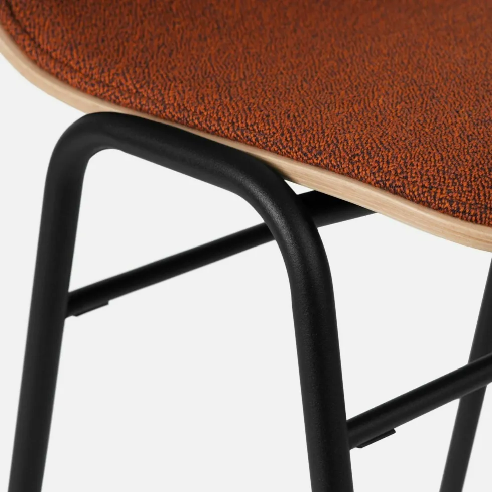 Tabouret de bar 65 cm en tissu rouge et cadre noir Touchwood - Hem