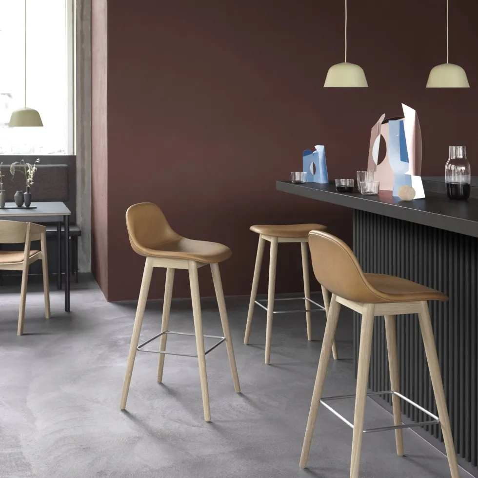 Tabouret de bar 75cm ocre piétement en chêne naturel Fiber - Muuto