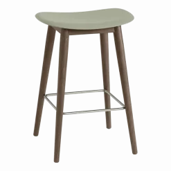 Tabouret de bar 65cm vert pâle piétement en chêne marron Fiber - Muuto