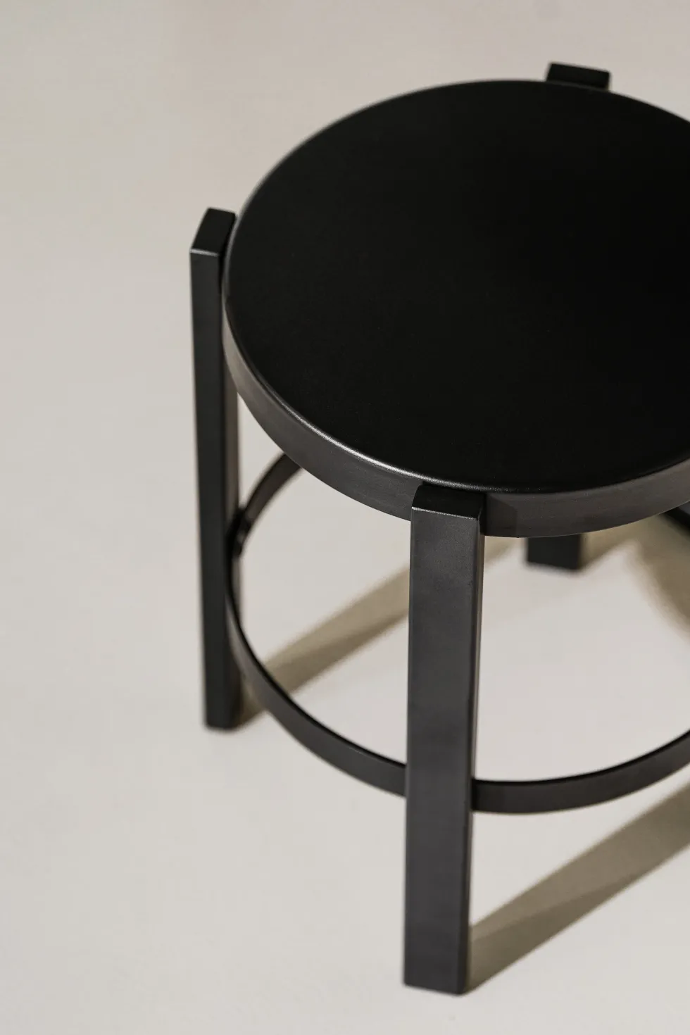 Tabouret de bar en acier noir volcan 35x45cm Doon - noo.ma