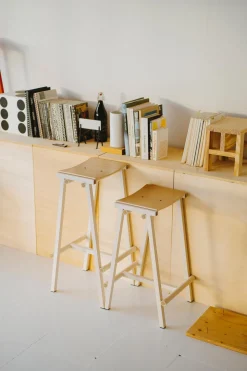 Tabouret de bar en bois de chêne et acier ivoire 65cm Tabourete 8 - Hay
