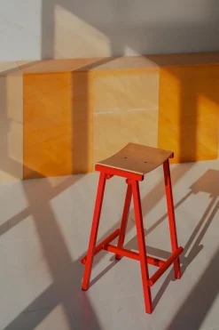 Tabouret de bar en bois de chêne et acier rouge signal 65cm Tabourete 8 - Hay