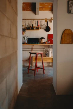 Tabouret de bar en bois de chêne et acier rouge signal 75cm Tabourete 8 - Hay
