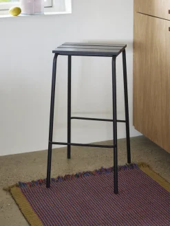 Tabouret de bar en bois de frêne et métal noir Stilt - Hübsch