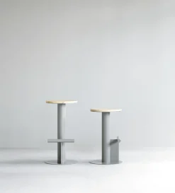 Tabouret de bar en bois de pin et acier gris 75 x 40 cm Pole - Normann Copenhagen