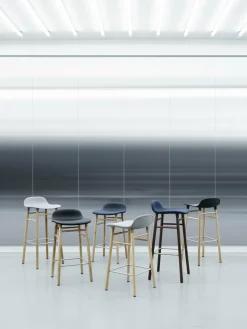 Tabouret de bar en bois noir et pp noir 65 cm Form - Normann Copenhagen