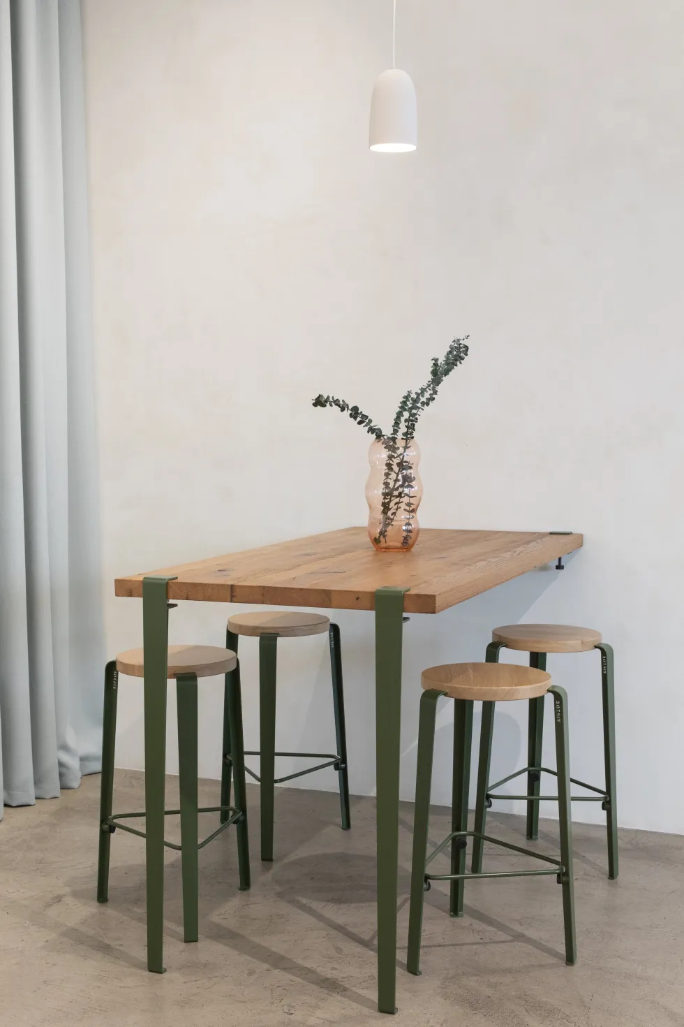 Tabouret de bar en chêne kaki 66cm MI LOU- TIPTOE