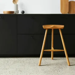 Tabouret de bar en chêne naturel 68 cm Shoemaker - Form & Refine