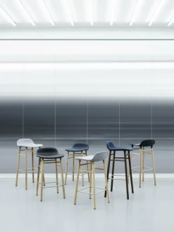 Tabouret de bar en chêne naturel et pp blanc 65 cm Form - Normann Copenhagen