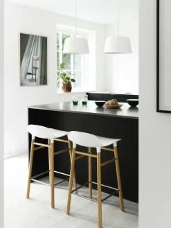Tabouret de bar en chêne naturel et pp blanc 65 cm Form - Normann Copenhagen