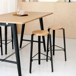 Tabouret de bar en chêne noir graphite 66cm MI LOU- TIPTOE