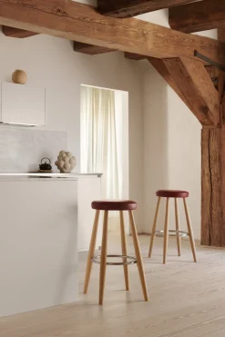 Tabouret de bar en chêne savonné et assise en cuir loke 7050 35x68cm CH58 - Carl Hansen & Søn